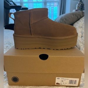Never worn UGG ultra mini platform in chestnut size 7